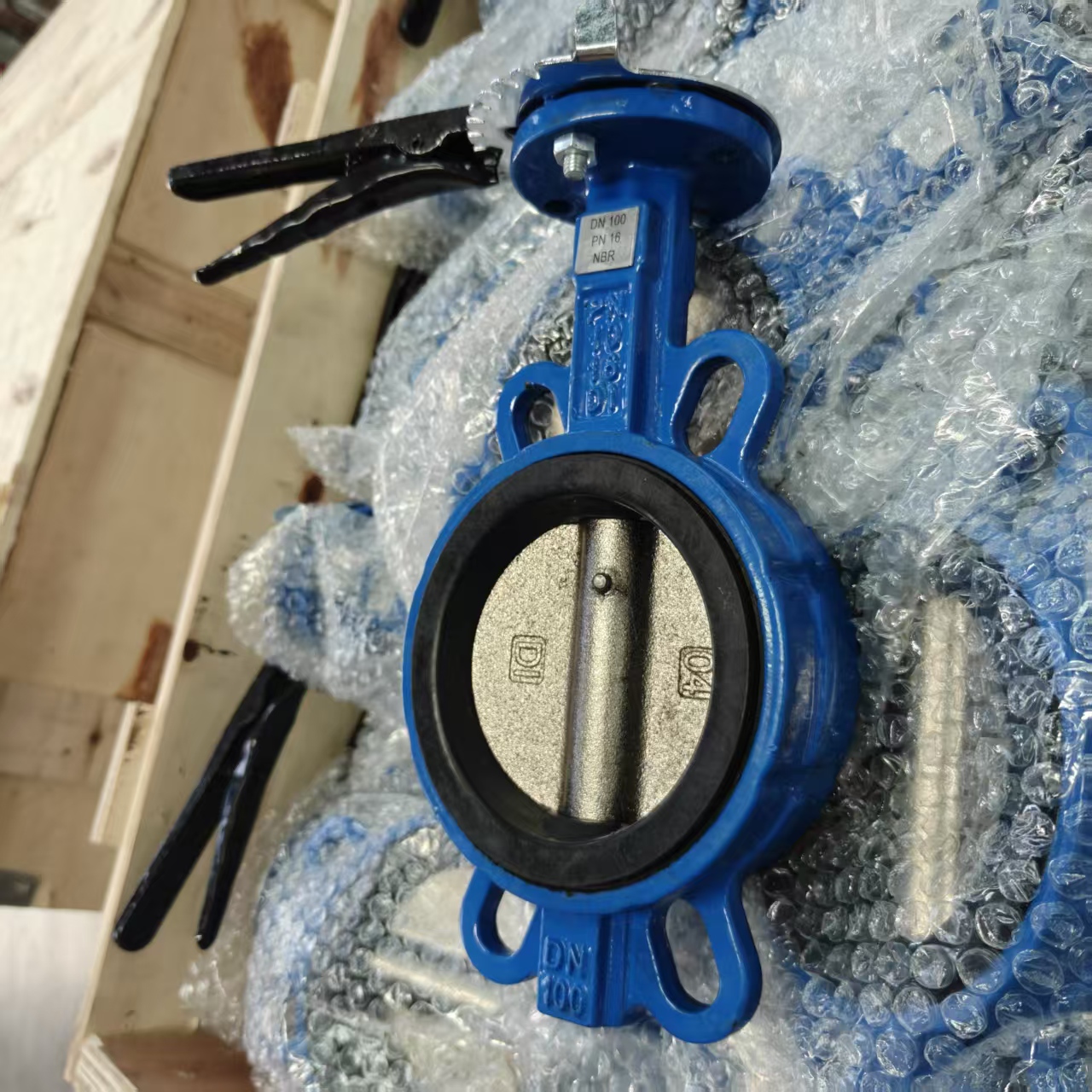 DN100 NBR wafer butterfly valve side view